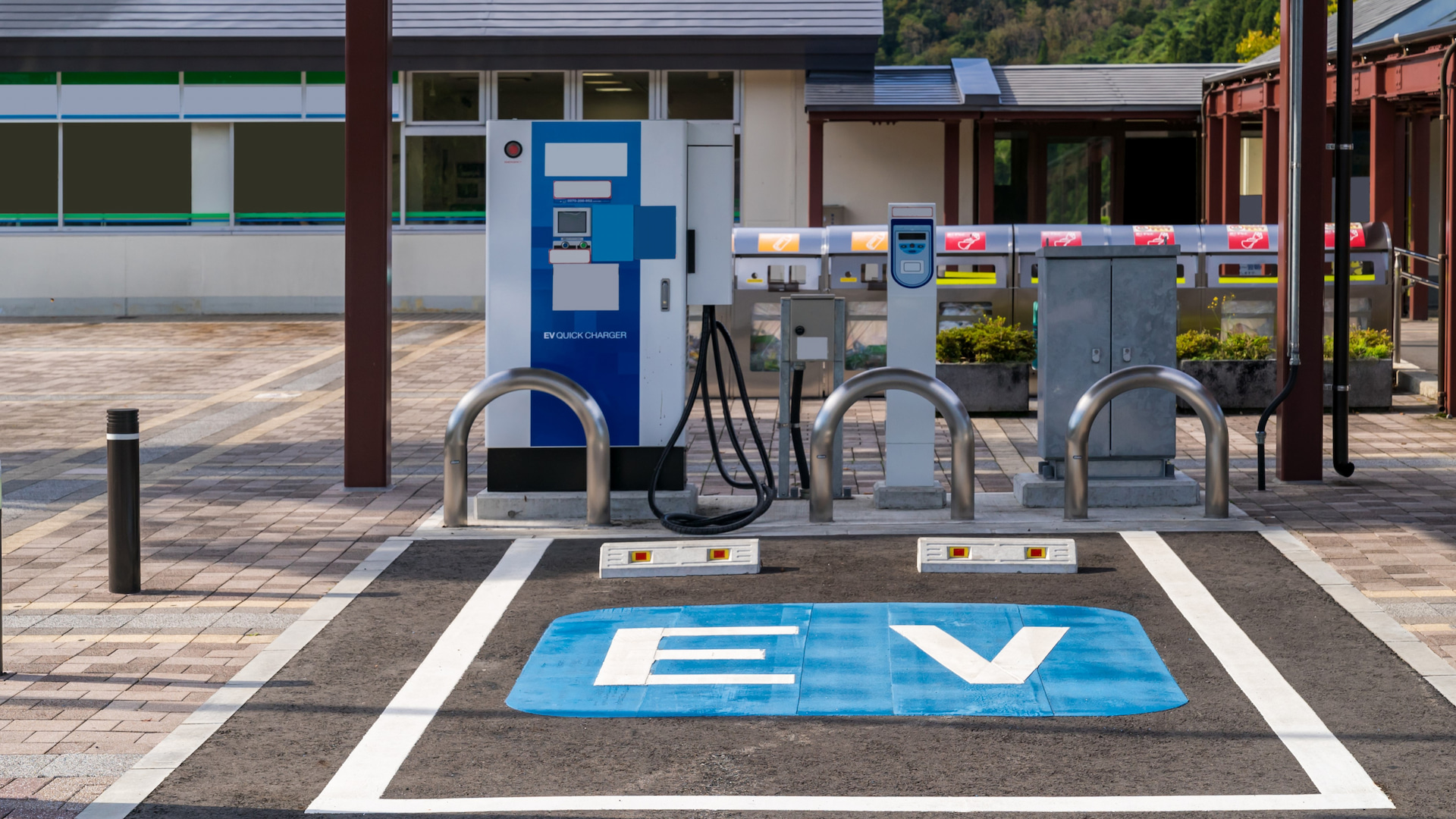 from-dependence-to-decentralization-why-evs-must-outgrow-the-plug